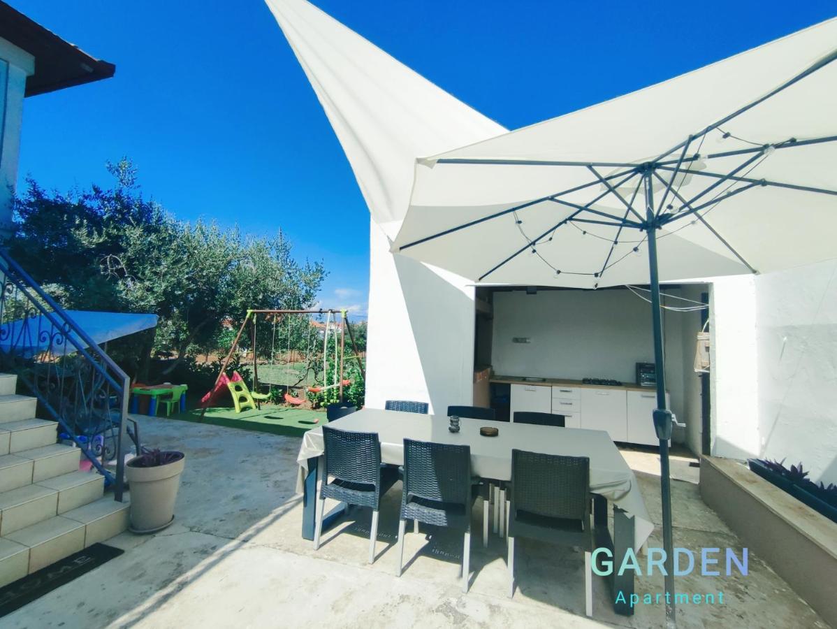 Апартаменты Garden Sutomiscica Экстерьер фото